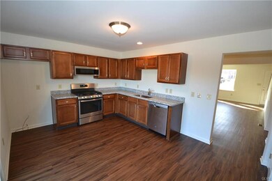 110 Walnut St, Freemansburg, PA 18017 - photo 4