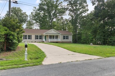 649 Skycrest Country Rd, Asheboro, NC 27205 - photo 3