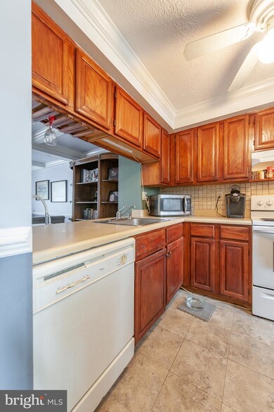 12601 Misty Meadow Place, Germantown, MD 20874 - photo 4