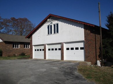 637 Shelbyville Rd, McMinnville, TN 37110 - photo 3