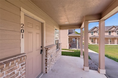 2002 20th St unit 201, Huntsville, TX 77340 - photo 2