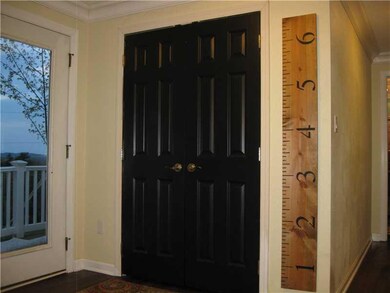 Entry/Foyer.