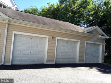 12020 Amber Ridge Cir unit 303B, Germantown, MD 20876 - photo 3