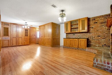 1009 Stadium Dr, Alvin, TX 77511 - photo 5