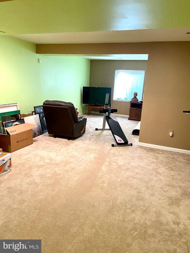 1402 Orchard View Rd, Reading, PA 19606 - photo 4