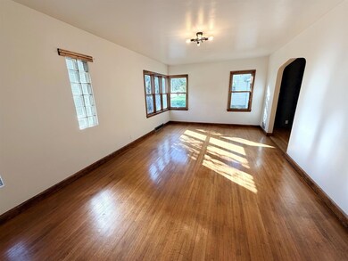 319 Pershing Ave, Decorah, IA 52101 - photo 4