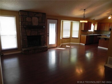 3210 S Maple Place, Broken Arrow, OK 74012 - photo 6