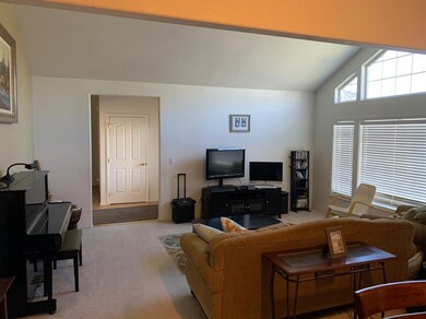 246 Meadowbrook Dr, Central Point, OR 97502 - photo 5