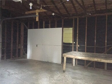 916 W 3rd St, Anderson, IN 46016 - photo 5