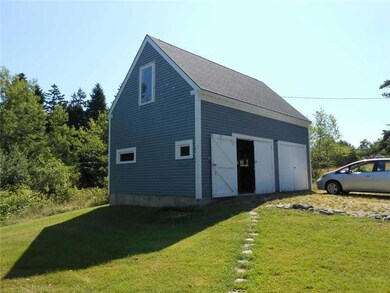 Garage. garage/barn