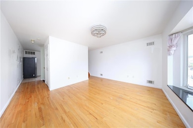 139 Kiswick St, Staten Island, NY 10306 - photo 7