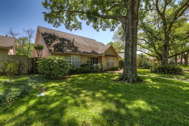 10115 Olympia Dr, Houston, TX 77042 - photo 3