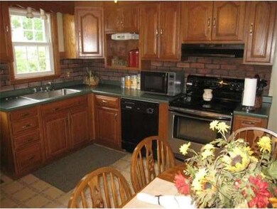 83 Harrison Ave, Greenfield, MA 01301 - photo 6