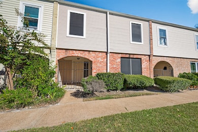 9022 Wilcrest Dr unit 9022, Houston, TX 77099 - photo 3