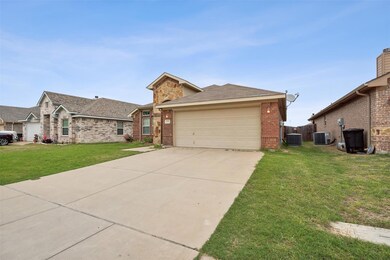 4301 Sapphire Ln, Granbury, TX 76049 - photo 2