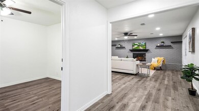 704 Thousand Oaks Dr, Hurst, TX 76054 - photo 3