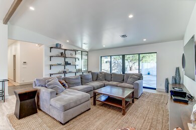 Living Room (1)-FULL