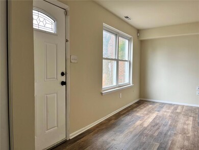 30 Eisenhower Cir, Whitehall, PA 18052 - photo 2