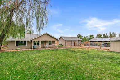 14145 Agate Rd, Eagle Point, OR 97524 - photo 2