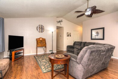 1531 SW 17th St, Redmond, OR 97756 - photo 5