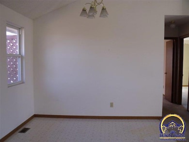 2600 SW Ancaster Rd, Topeka, KS 66614 - photo 4