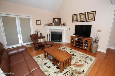 6910 Catalpa Springs Dr, Louisville, KY 40228 - photo 4