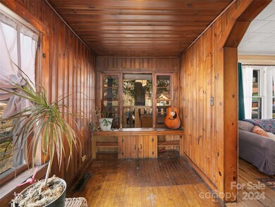 Flex room/office space of the living area.