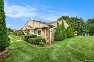 25235 Franklin Terrace unit 8, South Lyon, MI 48178 - photo 3