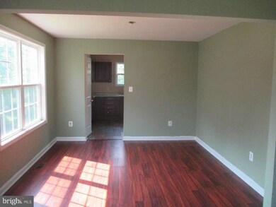 9 Quiet Sunset Ct, Essex, MD 21221 - photo 3