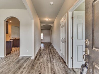  Inviting arched entries into kitchen and family r