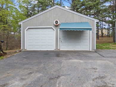 8 Royal Coachman Way_102