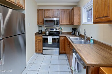 44_eagle_rd_unit_2_kitchen
