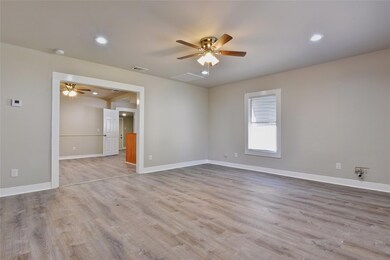 608 W Murray St, Denison, TX 75020 - photo 4