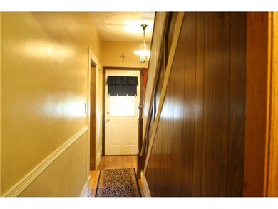 Entry/Foyer.