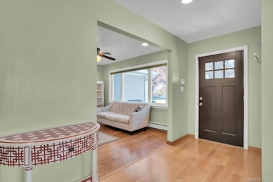 15 Empire Ct, ComMacK, NY 11725 - photo 4