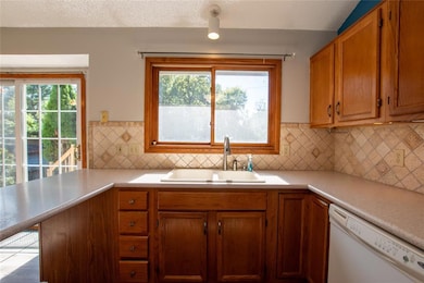 1905 E Maish Ave, Des Moines, IA 50320 - photo 6