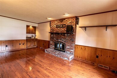 In addition to the solid wood floors and large win