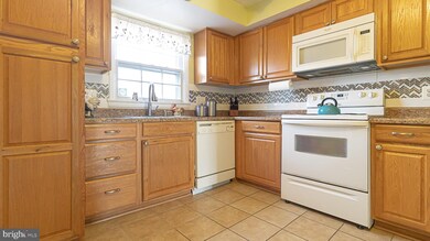 2912 E Side Dr, Alexandria, VA 22306 - photo 7