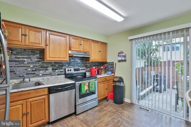 116 Hatenback Ct unit 245, Sterling, VA 20164 - photo 2