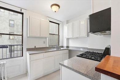 262 Barrow St unit 3, Jersey City, NJ 07302 - photo 3