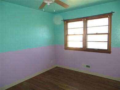 1513 E 26th St, Des Moines, IA 50317 - photo 2