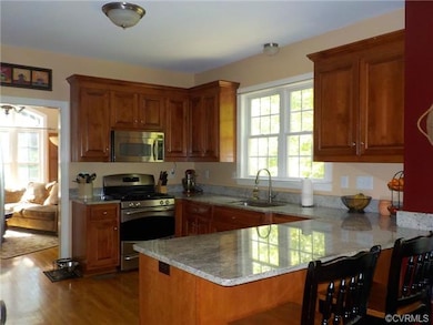 Gourmet Kitchen with Granite Countertops, Deep Und