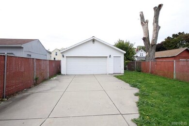 LARGE GARAGE
