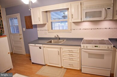 916 Stormont Cir, Halethorpe, MD 21227 - photo 5