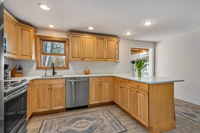 627 Colonial Dr, Portsmouth, NH 03801 - photo 7