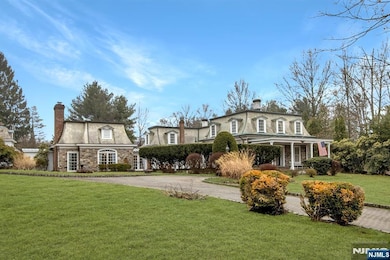 136 Chestnut Ridge Rd, Saddle River, NJ 07458 - photo 2