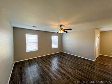 2910 E Pittsburg St, Broken Arrow, OK 74014 - photo 7