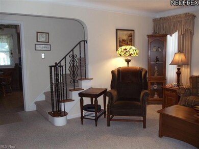 LIVING ROOM WITH NEUTRAL BERBER CARPETING NICE ARC