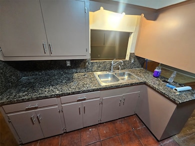 2810 Monticello Dr, Houston, TX 77045 - photo 2