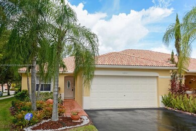 4201 Pine Ridge Ln, Weston, FL 33331 - photo 2